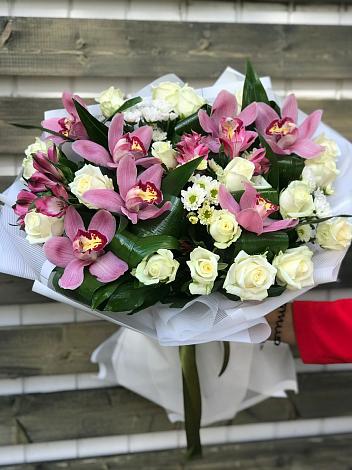 Букет цветов из: Розы и Хризантемы в Ульяновке