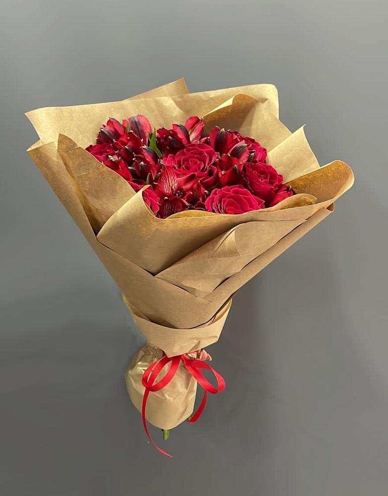 Букет цветов из: Альстромерии и Розы в Ульяновке