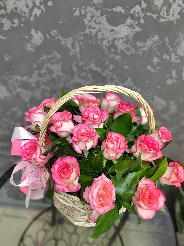 Цветочная композиция из Розы в корзине в Ульяновке