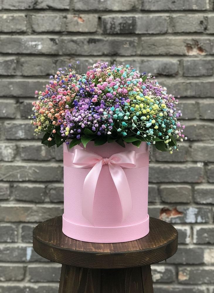 Цветочная композиция из Гипсофила и Розы в шляпной коробке в Ульяновке