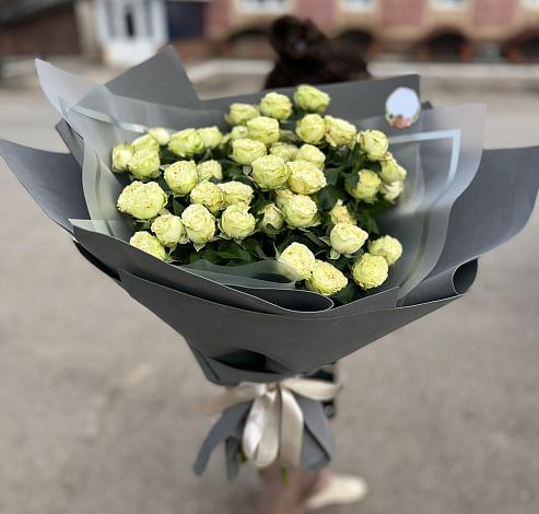 Букет Белые кустовые розы Солинеро в Ульяновке