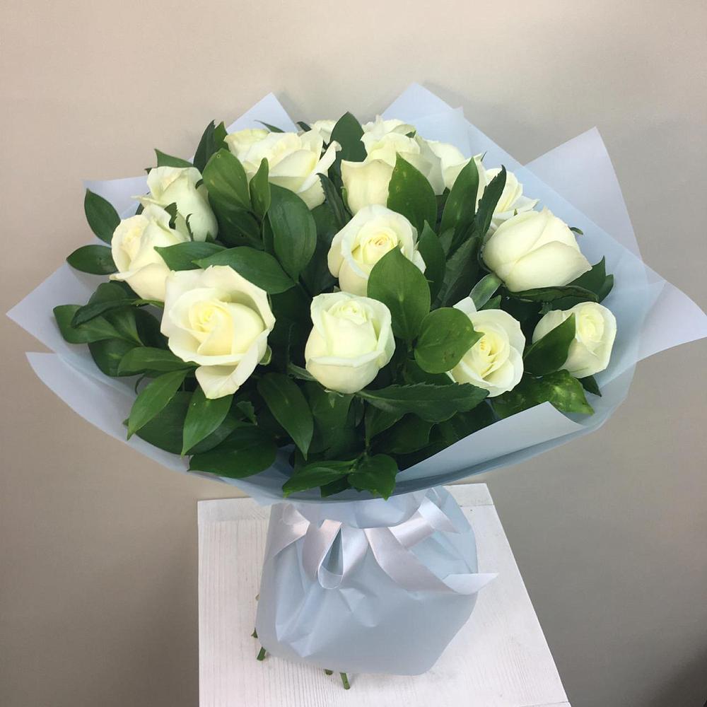 Букет 15 Белых роз Проуд в Ульяновке