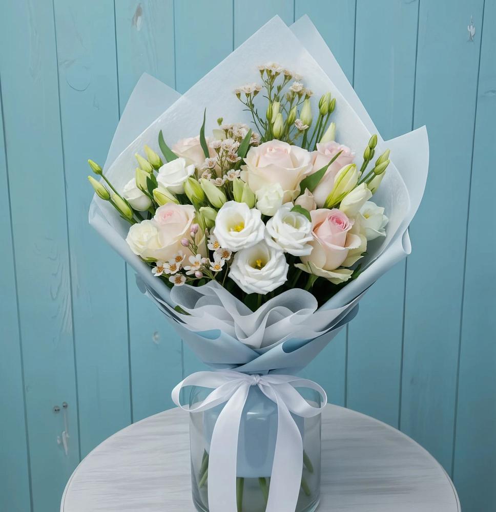 Букет цветов из: Розы и Лизиантусы в Ульяновке