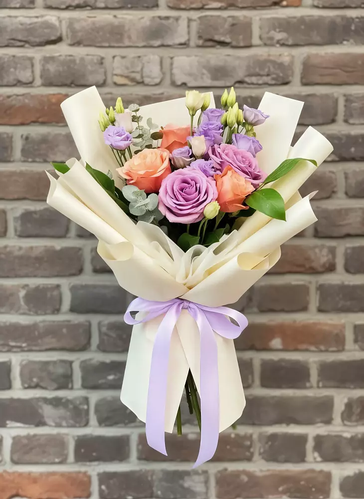 Букет цветов из: Лизиантусы и Розы в Ульяновке