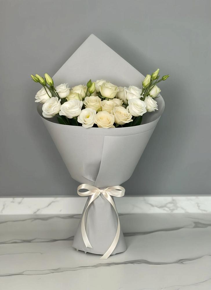 Букет цветов из: Розы и Лизиантусы в Ульяновке