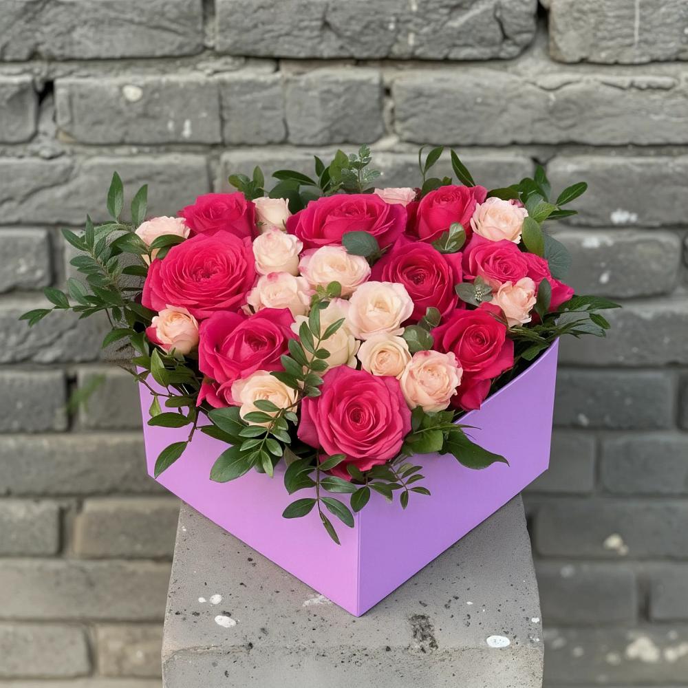 Цветочная композиция из Розы в коробке в Ульяновке