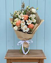 Букет цветов из:  Альстромерии, Лизиантусы, Розы и Хризантемы в Ульяновке