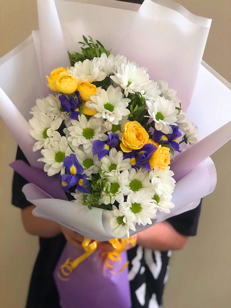 Букет цветов из: Ирисы, Хризантемы и Розы в Ульяновке