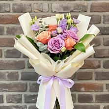 Букет цветов из:  Лизиантусы и Розы в Ульяновке