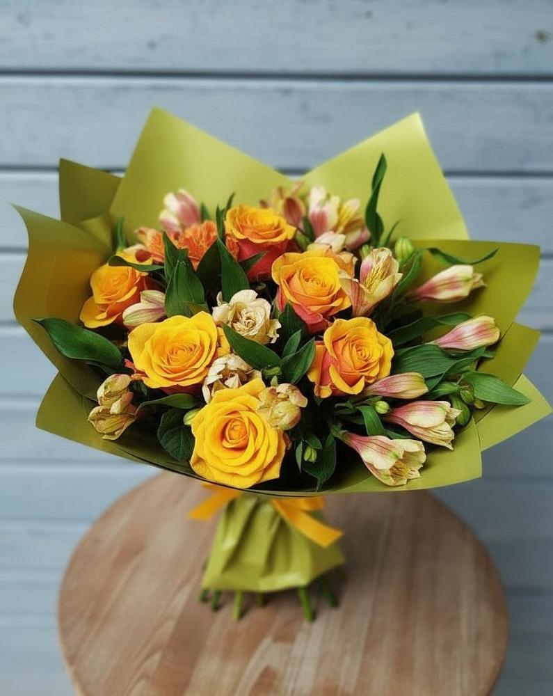 Букет цветов из: Альстромерии и Розы в Ульяновке
