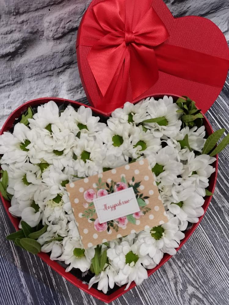 Цветочная композиция из Хризантемы в виде сердца в Ульяновке