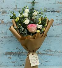 Букет цветов из:  Розы и Лизиантусы в Ульяновке