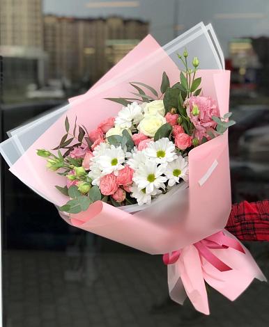 Букет цветов из: Розы, Лизиантусы и Хризантемы в Ульяновке