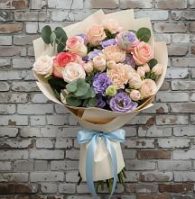 Букет цветов из:  Розы, Лизиантусы и Гвоздики #REPLACE_PRED# Ульяновке