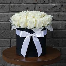 Цветочная композиция из Розы в шляпной коробке в Ульяновке