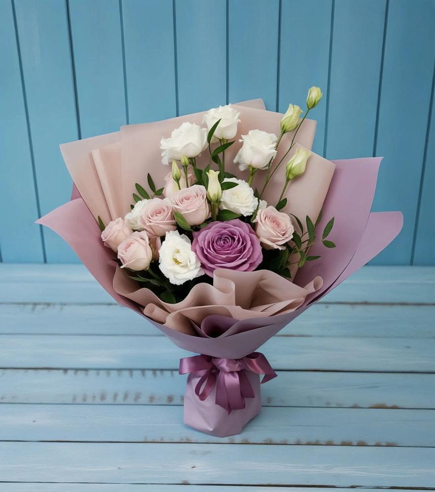 Букет цветов из: Розы и Лизиантусы в Ульяновке